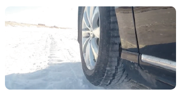 曲折设计的主花纹沟，增大了与雪地的摩擦力， 提升轮胎的驱动力，有效预防雪地打滑 , 冰雪路 操控性好，满足多种冬季路况要求